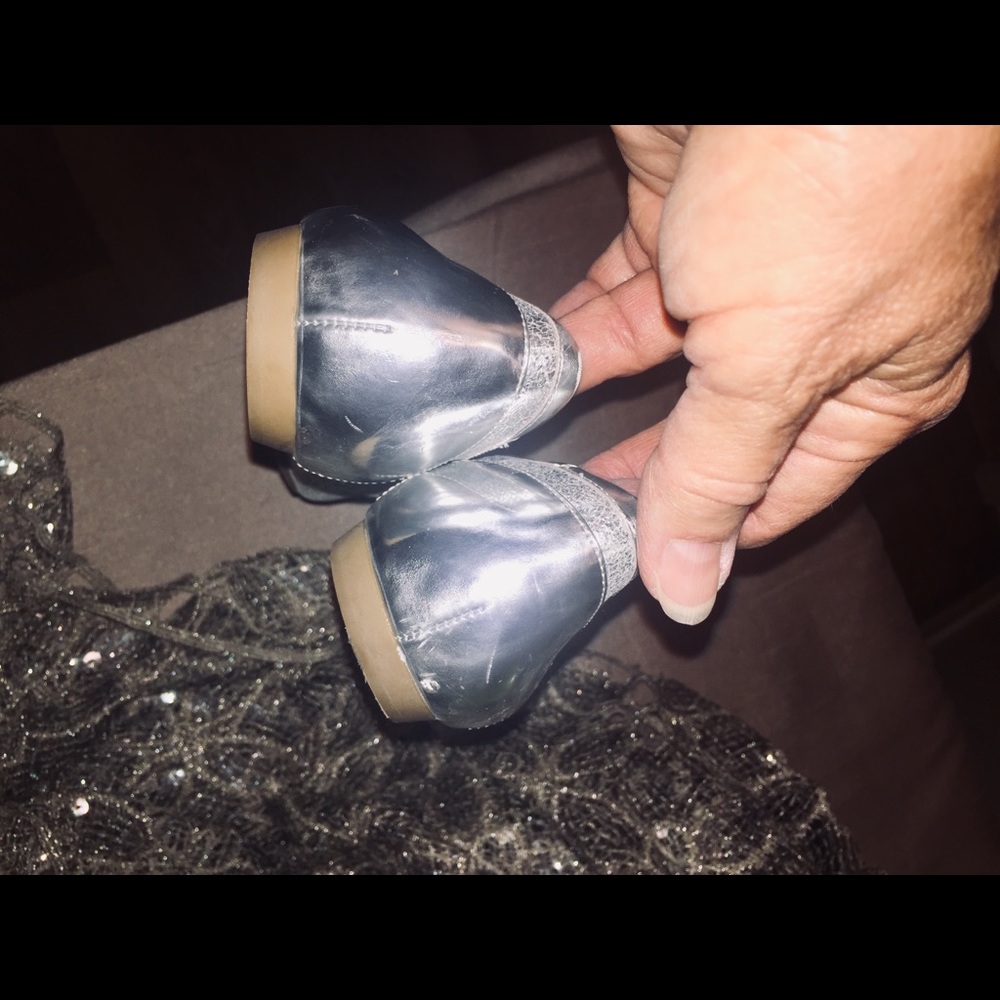 SOLD Gianni Bini  Silver Princess Flats  8 Med - Picture 8 of 8